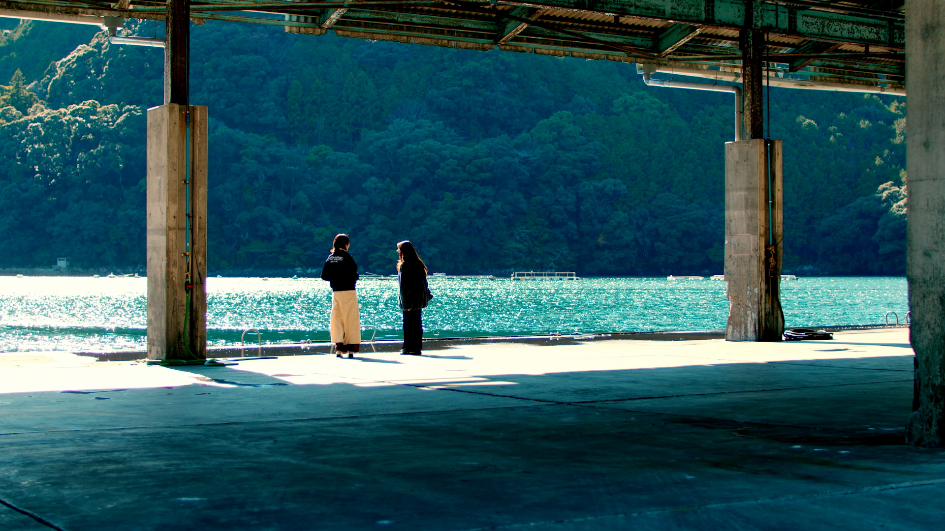 ゆさぶる ささる 胸を打つ。カットイメージ